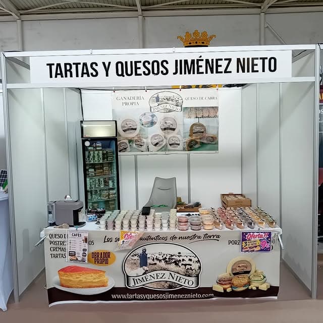 Ya está todo preparado para un gran fin de semana en FERDUQUE 🧀🍰. Tartas de queso, cremas de queso y muchas novedades. ¡Os esperamos!
